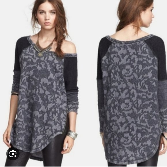 Free People Tops - 🎉HOST PICK🎉 Free People black & grey “Bed of Roses” pullover sweater